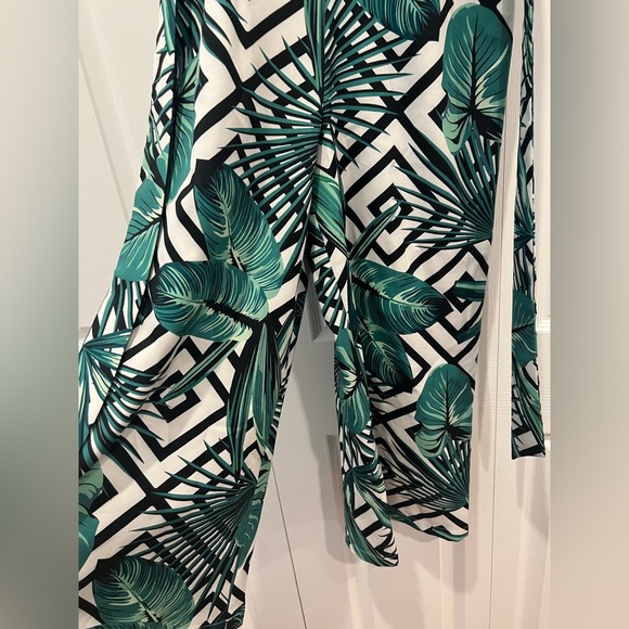 Akira Leaf Print Jumper - Picture 2 of 5